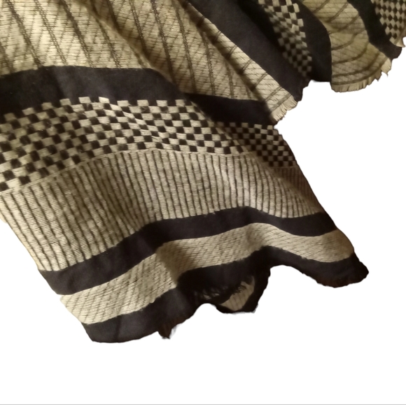 Winter Shaw. Size one size fits all. Like a XL. Dark Blue AND Grey. Very Clean. - Picture 4 of 11